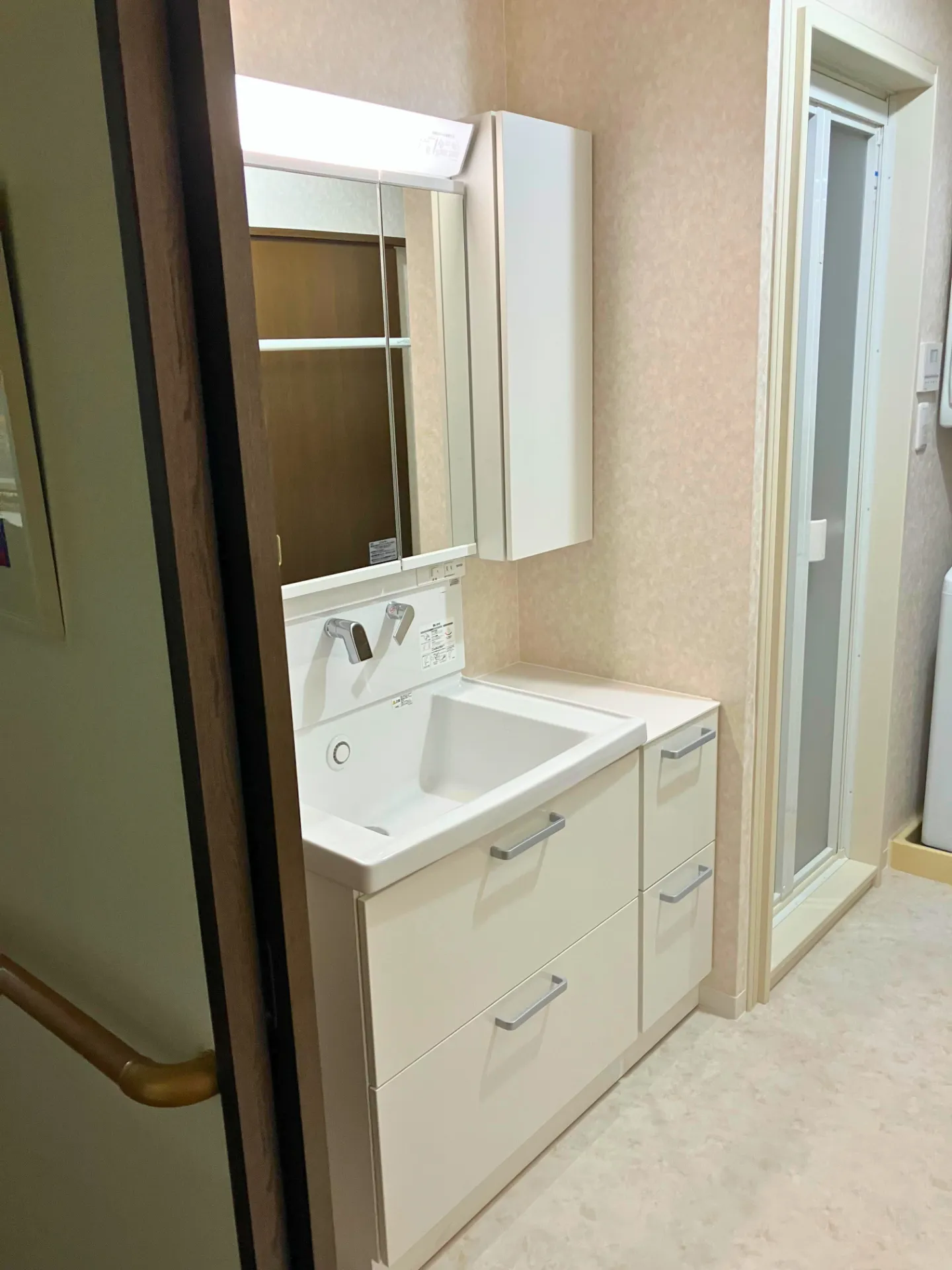 【神戸市西区】室内干しもスッキリ解決!限られた空間を最大限に活かす、家事ラク洗面室リフォーム