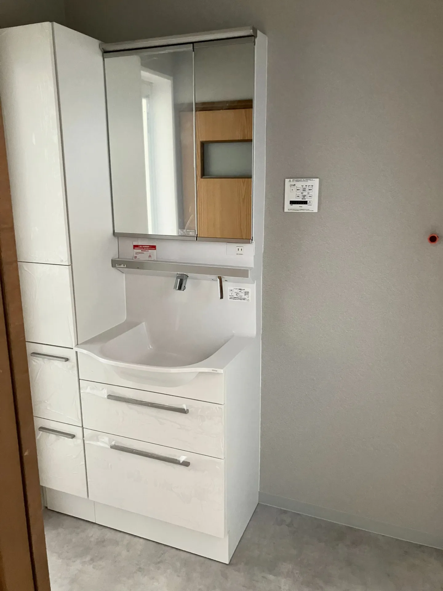 【神戸市長田区】ご実家を「白とグレー」の洗練された住まいへ。補助金を賢く活かしたフルリフォーム